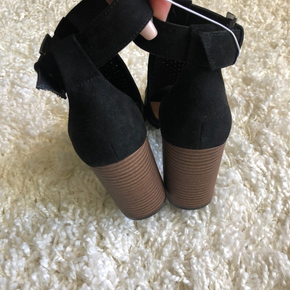 Hannah Sling Back Cut Out Block Heel Bootie Size 6 - Picture 5 of 5